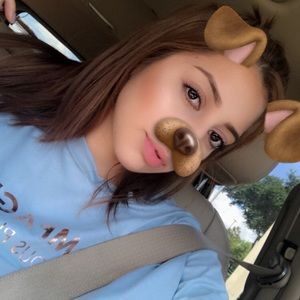 Meet your Posher, Valeria